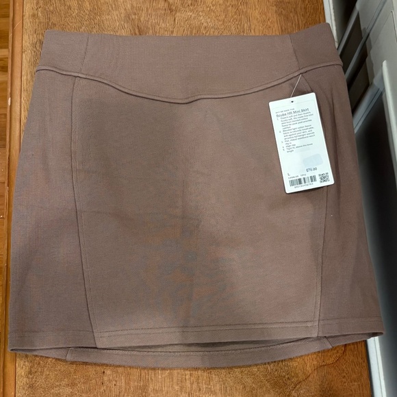 Lululemon Scuba High-Rise Mini Skirt Taupetastic - Picture 4 of 7
